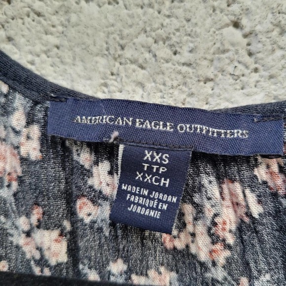 American eagle eyelet lace up top - Picture 2 of 4